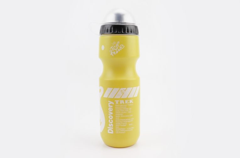 Фляга пластиковая 550мл, с защитной крышкой, жёлтая с рисунком бело-чёрным “Trek”