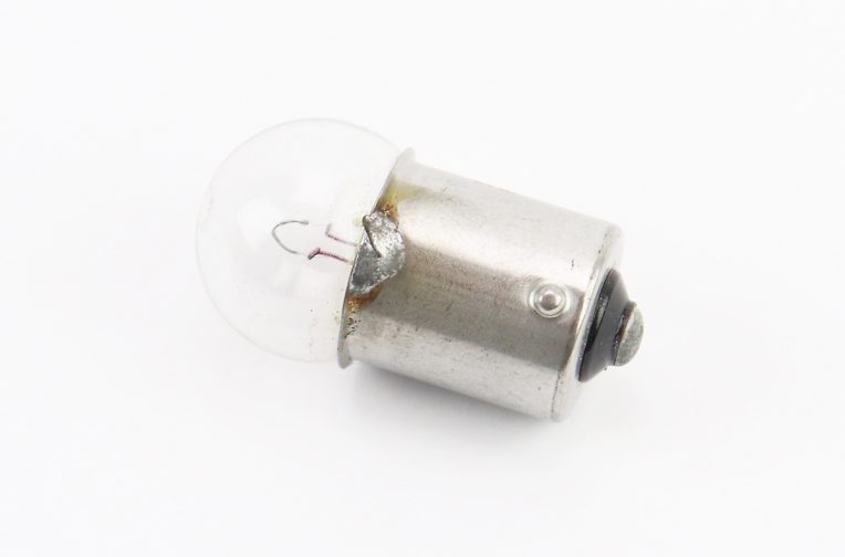 Лампа повороту (біла з цоколем) 12V / 5W G18 BA15s