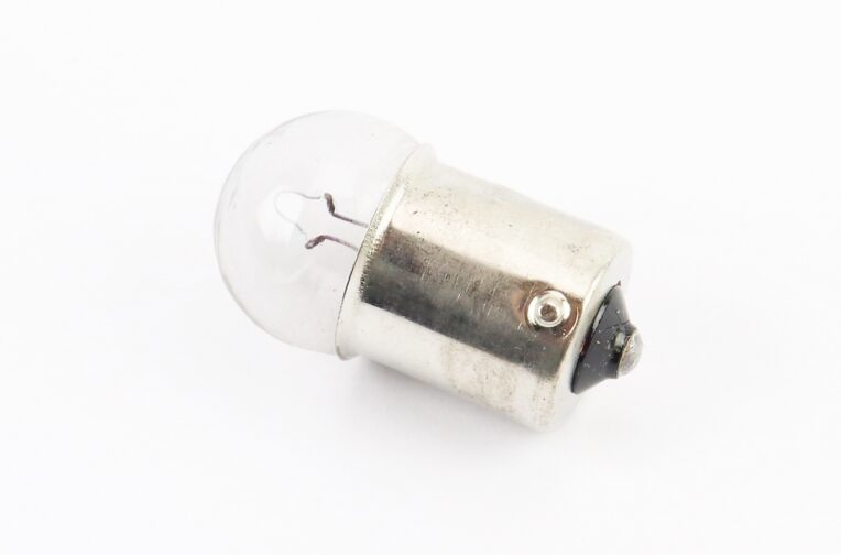 Лампа повороту (біла з цоколем) 12V / 5W G18 BA15s
