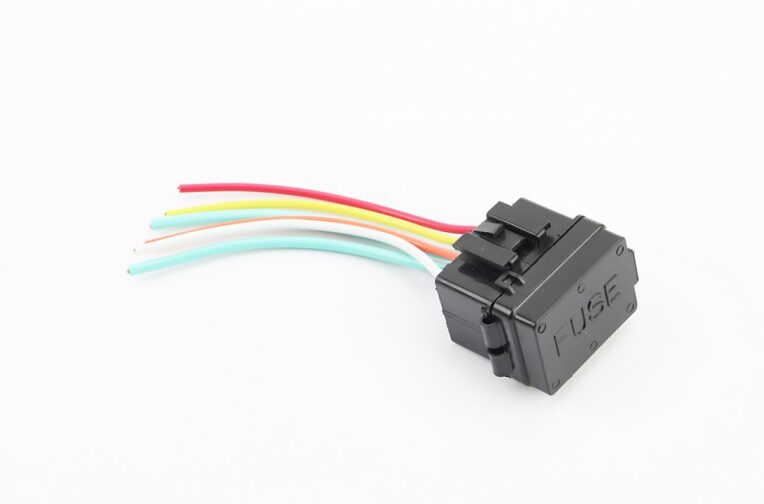 Коробка предохранителей с проводами