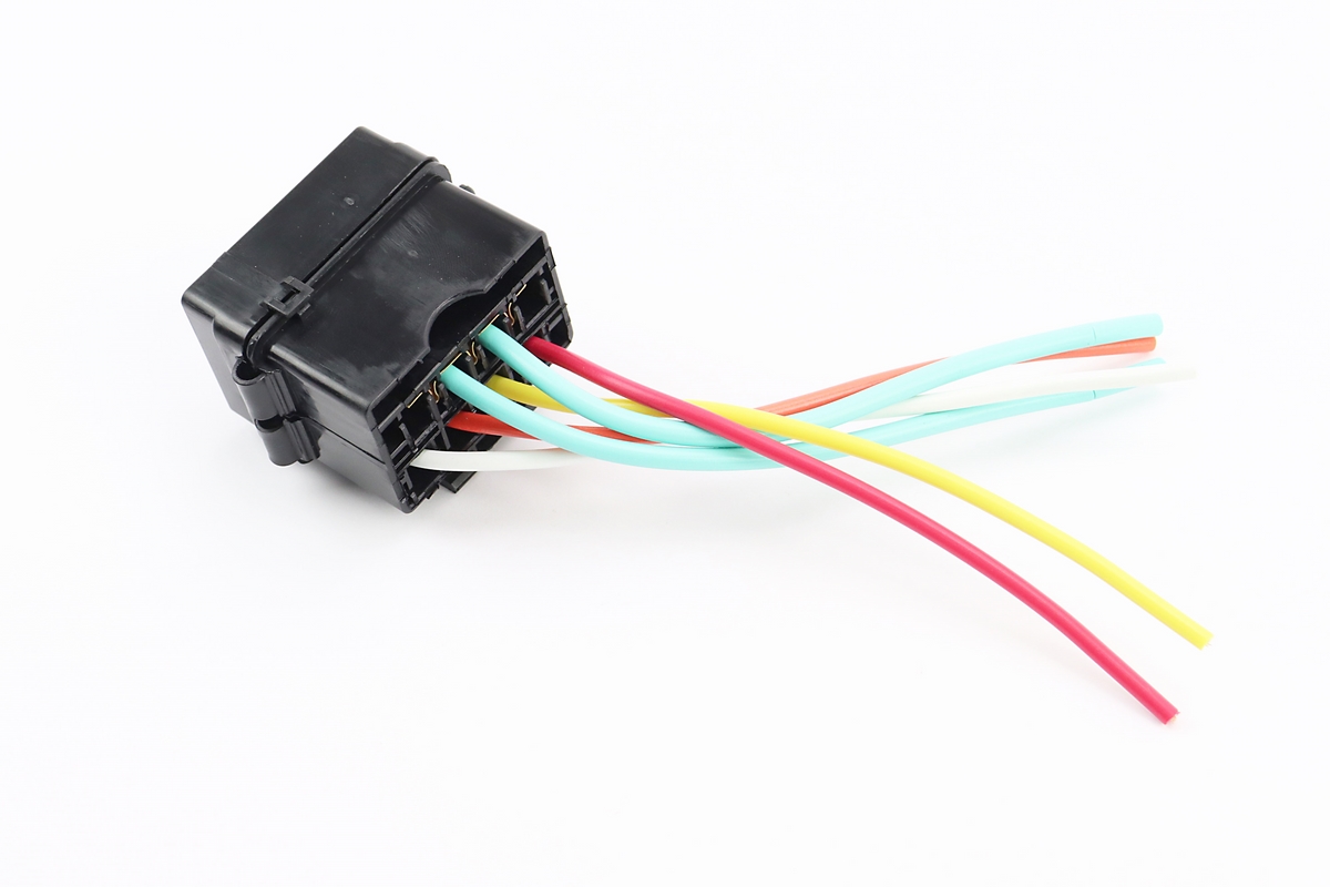 Коробка предохранителей с проводами — изображение 2