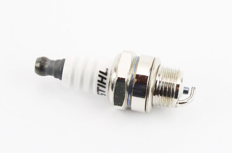 Свеча 2T WS7F – M14 L8 – пилы/косы (STIHL)