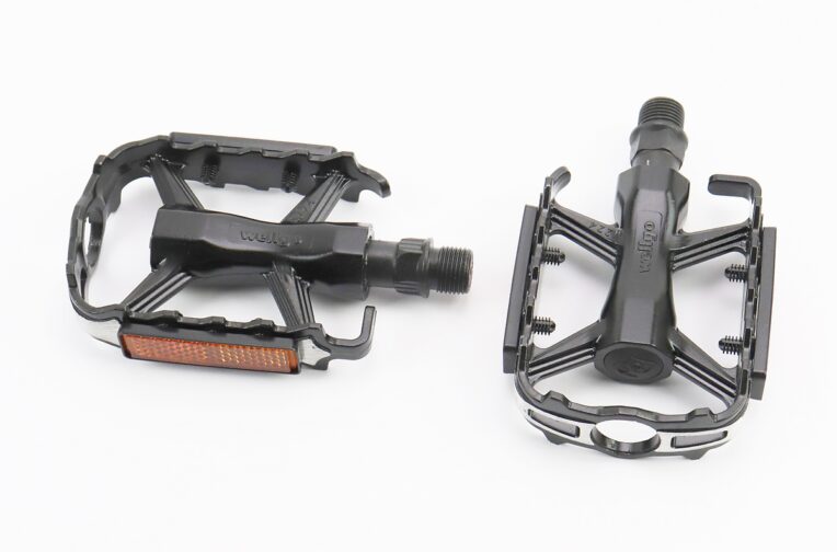Педалі MTB 9/16″ (105x74x23mm) алюмінієві, чорно-сріблясті M224DU