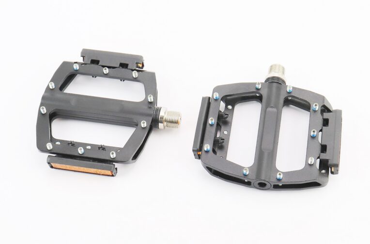 Педалі MTB широкі 9/16″ (101x98x16mm) зі знімними шипами, 2 пром-підшипники (6*13*5), алюмінієві, чорні NWL-506B