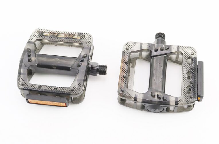 Педалі MTB широкі 9/16″ (102x97x26mm) полікарбонатні, чорно-прозорі NW-366PC