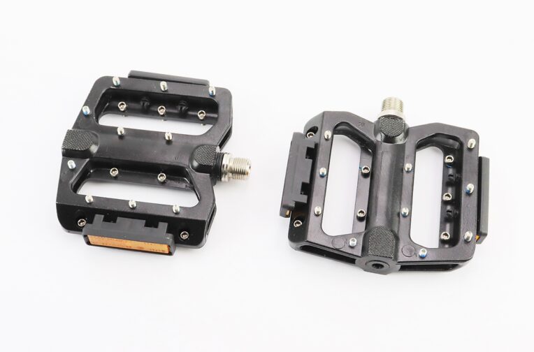 Педалі MTB широкі 9/16″ (103x107x24mm) зі знімними шипами, пром-підшипник (6*13*5), алюмінієві, NWL-393B-RP
