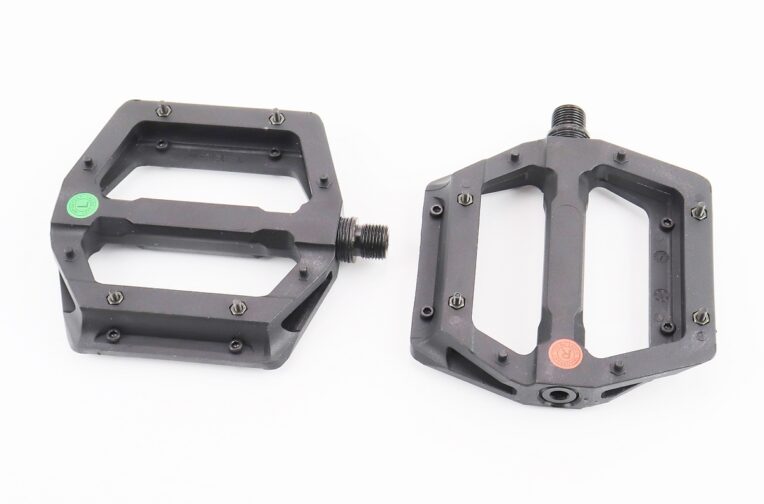 Педалі MTB широкі 9/16″ (117x110x25.5mm) зі знімними шипами, пром-підшипник (6*13*5), пластикові, чорні NW-613B