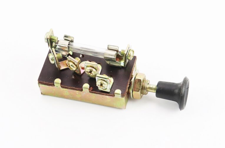 Тумблер включения света, 3 положения (с предохранителем)