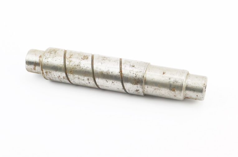 Вал КПП понижающей/повышающей шестерни L-152mm (возможен налет)