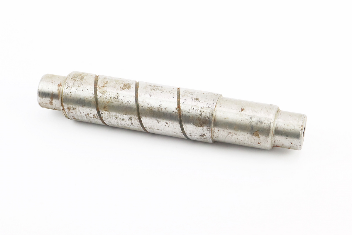 Вал КПП понижающей/повышающей шестерни L-152mm (возможен налет)