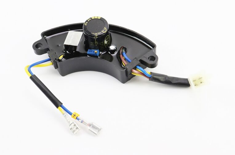 Реле напруги AVR однофазне 2-3,5 кВт (корпус – сегмент, пластик, контакти – 2 “мама” + 4 “тато”, 250V, 220µF), від 5шт -5%