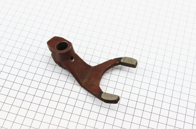 Вилка шестерни 2 и 3 передачи КПП Jinma 200/204/240/244 (160.37.143-1)