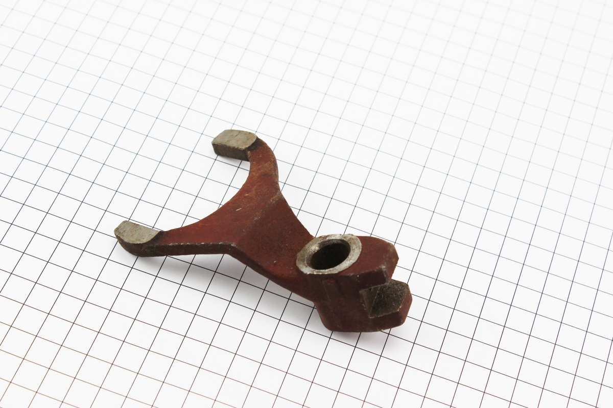 Вилка шестерни 2 и 3 передачи КПП Jinma 200/204/240/244 (160.37.143-1) — изображение 2