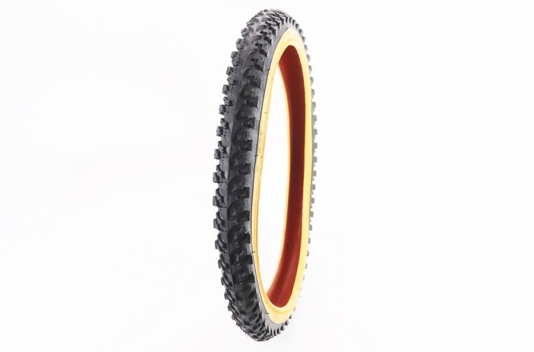 Шина 20″x1,95 (54-406) шипована (помаранчевий борт) SV208