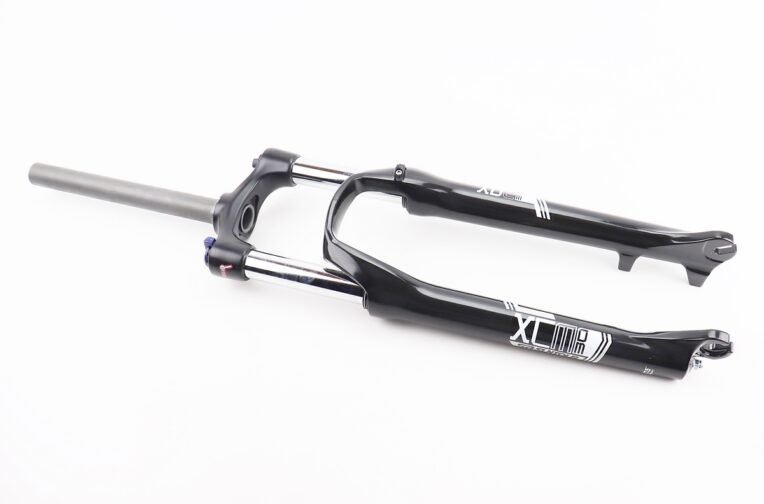 Вилка 27,5″ амортизаційна, без різьби 1-1/8″ (28,6мм), шток 255мм, з ходом 100мм, Disk-brake, пружинно-оливна, Lockout, алюмінієва, чорна SF15-XCM