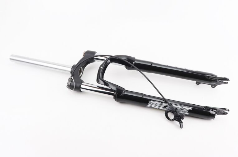 Вилка 27,5″ амортизаційна, без різьби 1-1/8″ (28,6мм), шток 255мм, з ходом 100мм, Disk-brake, пружинно-оливна, виносний Lockout, чорна N780