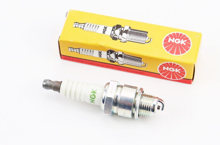 Свеча 2Т BP8H-N10 – M14 L12