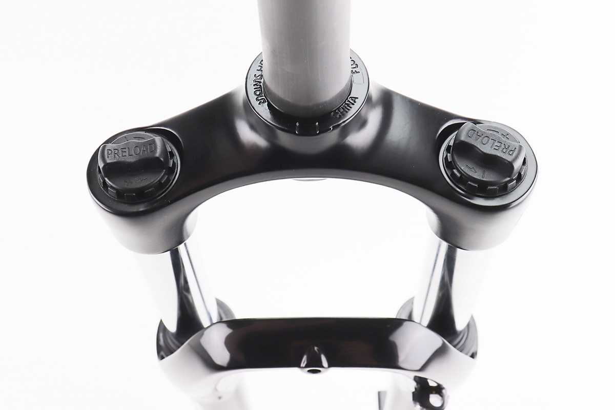 Вилка 26" амортизаційна, без різьби 1-1/8" (28,6мм), шток 260мм, з ходом 100мм, Disk-brake, Preload, алюмінієва, чорна XCE 28 - Зображення 3