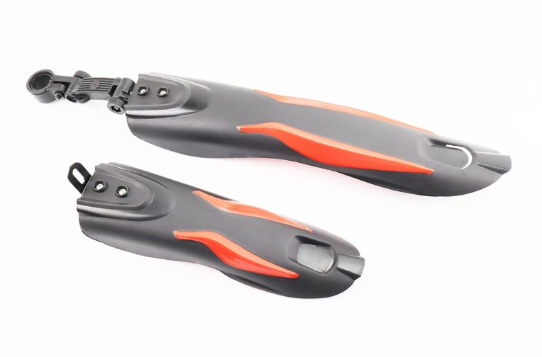 Крила пластмасові 24-26″ MTB, чорні з червоною вставкою XGNB-018