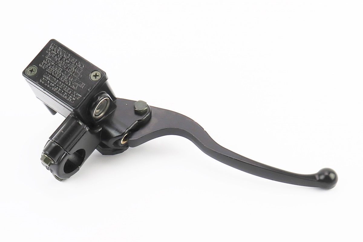 Гальмівний циліндр головний правий на кермі