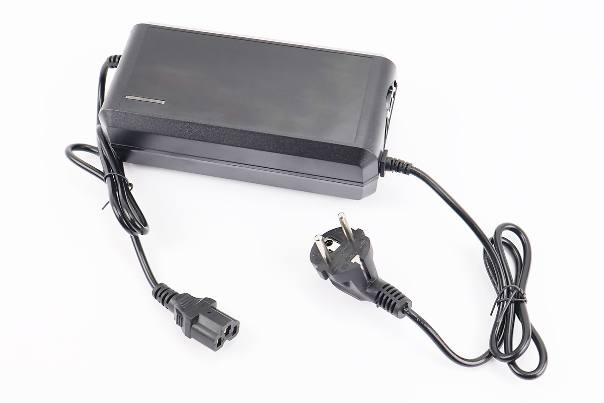 Зарядний пристрій 48V 12Ah Mini