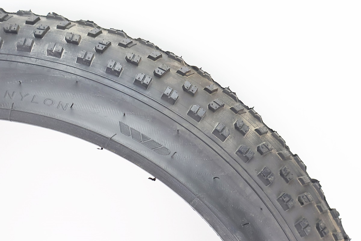 Шина 24"x4,00 шипованная 30TPI COMPASS для FAT BIKE — изображение 3