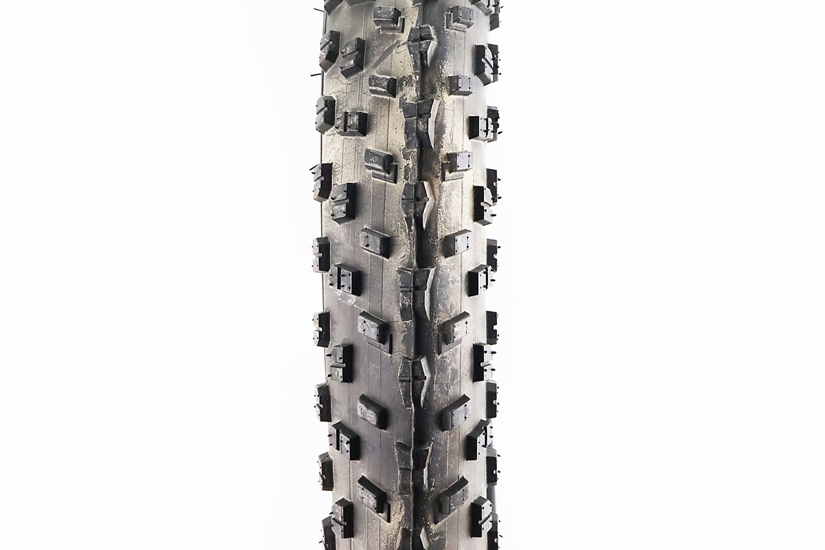 Шина 24"x4,00 шипованная 30TPI COMPASS для FAT BIKE — изображение 4