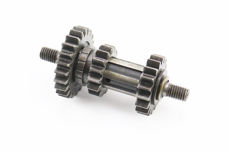 Вал вторинний КПП+шестерня Z-15+шестерня Z-18+шестерня Z-23