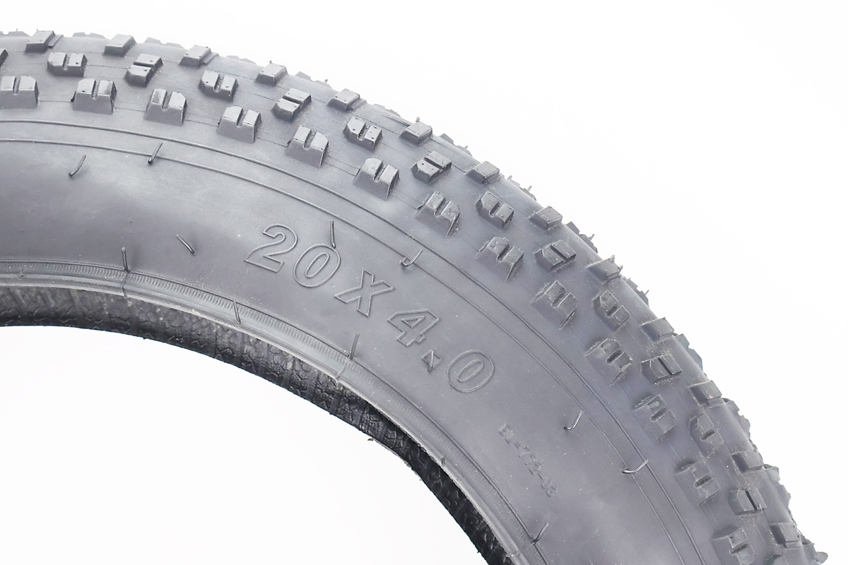 Шина 20"x4,00 шипованная Baolun Fat BL-722 — изображение 2