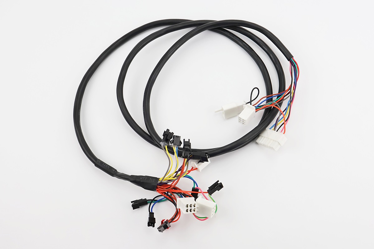 Проводка центральна з роз'ємами та клемами CR-1