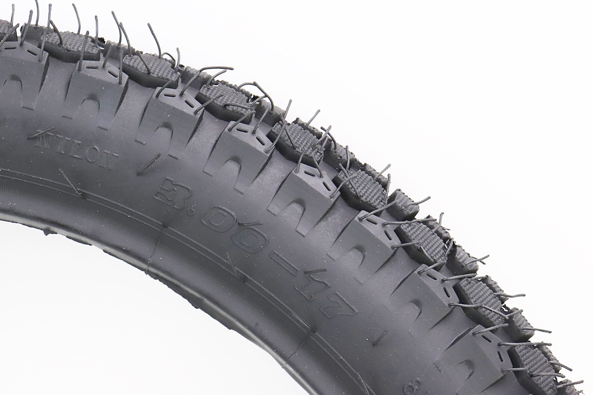 Шина 3,00-17 шипованная HC-605 — изображение 2