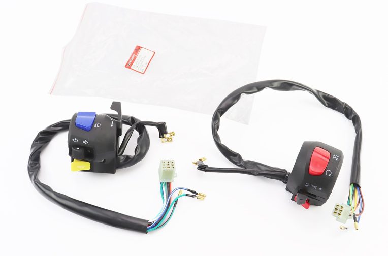 Блок кнопок на руле правый, левый к-кт 2шт (фишки “мама”)