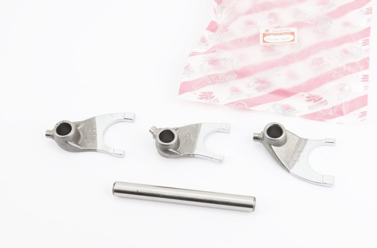 Вилка переключения передач к-кт 3шт + вал СВ250