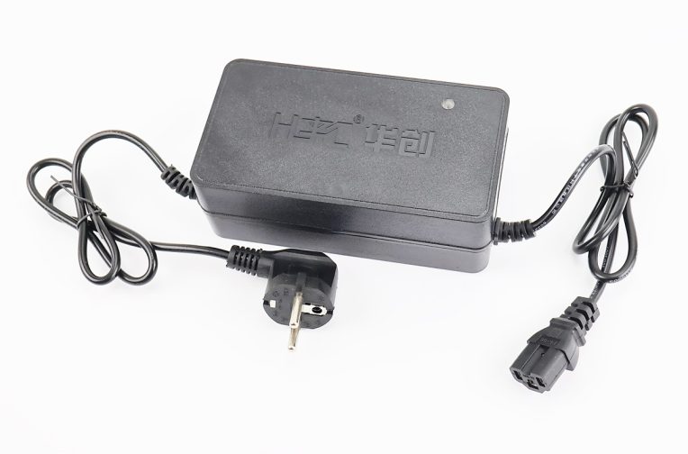 Зарядний пристрій 60V 32Ah (4.0A) Cargo 12