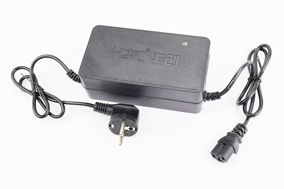 Зарядное устройство 60V 32Ah (4.0A) Cargo12