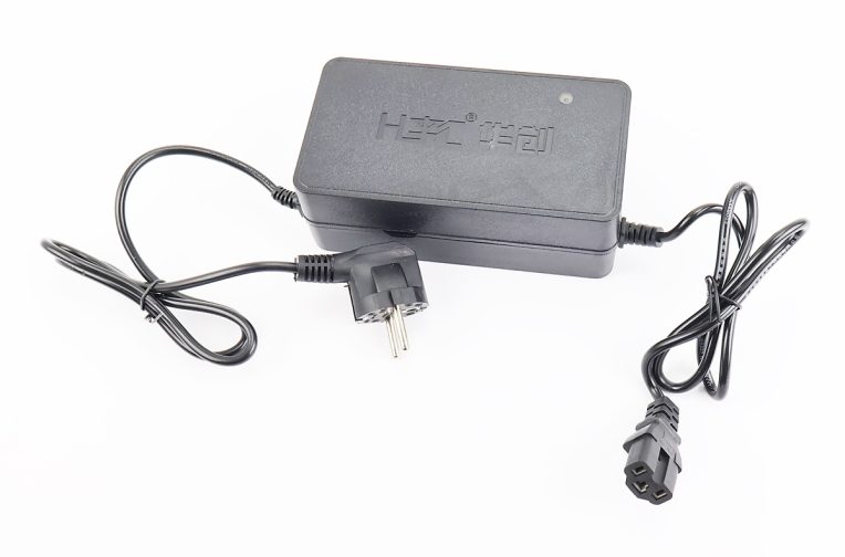 Зарядное устройство 60V 45Ah (6V 1A) Cargo13