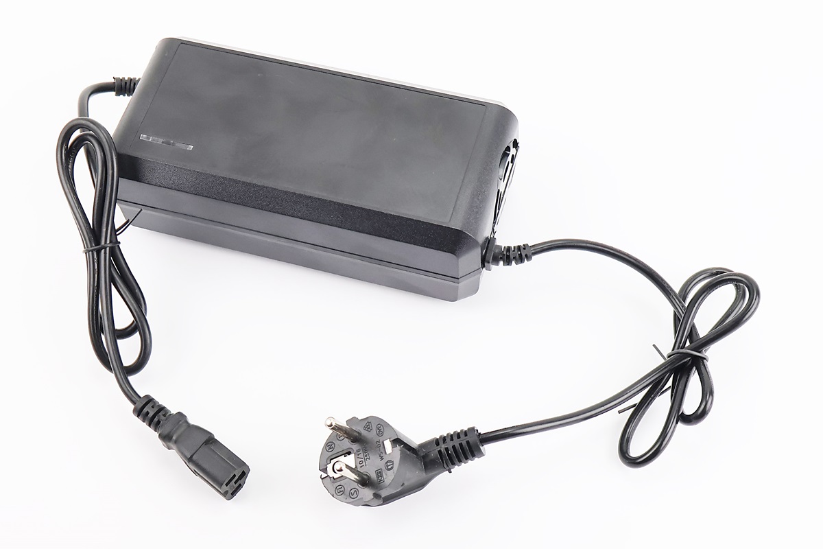 Зарядное устройство 72A TR-5