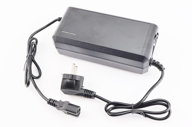 Зарядное устройство 72V 20Ah (штекер Т) CR-4