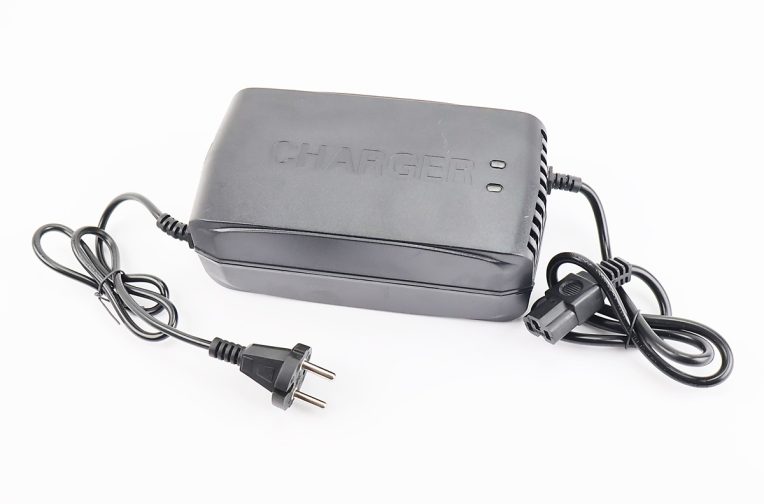 Зарядное устройство 72V 20Ah (штекерТ) TR-3