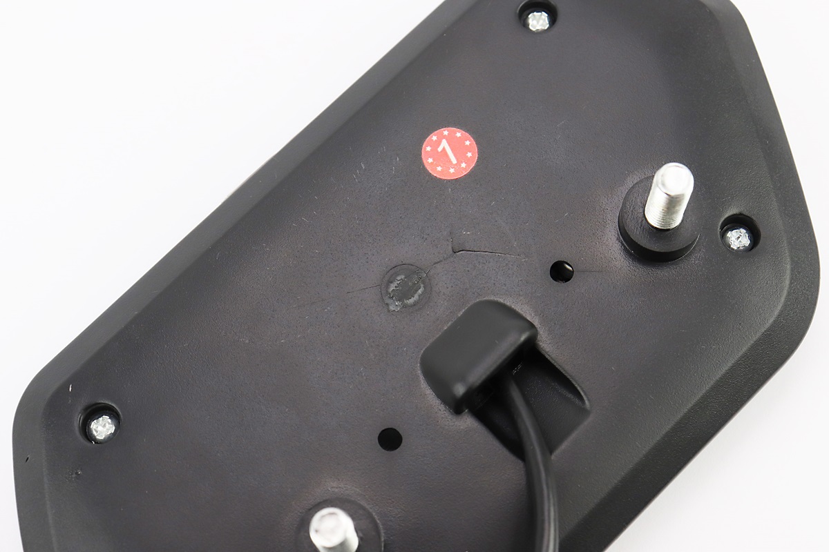 УЦЕНКА Приборная панель (экран) 60V, Dominator (трещина, см. фото) — изображение 2