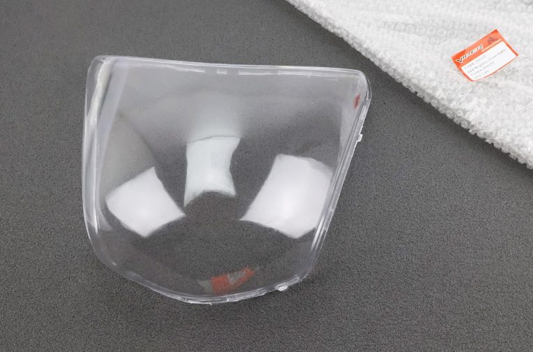 пластик – “скло” фари передньої