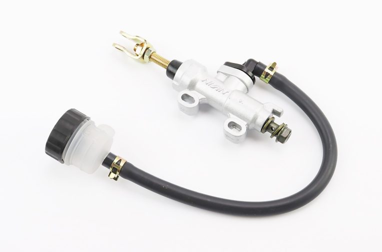 Гальмівний циліндр головний задній МОТОцикли / ATV (кріплення: min=33мм; max=56мм) тип 1, сріблястий (без гофропружини)