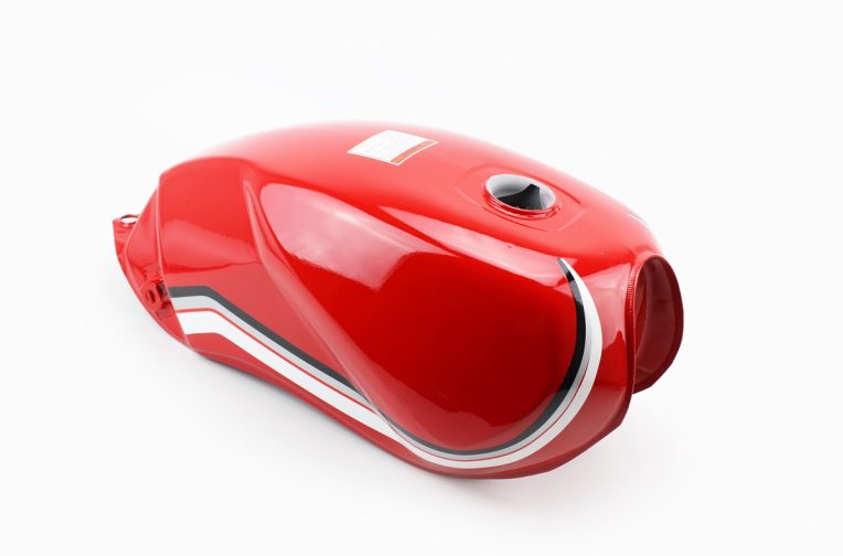 Бак топливный КРАСНЫЙ (под прямоугольную крышку бака, под кран топл. на болты)