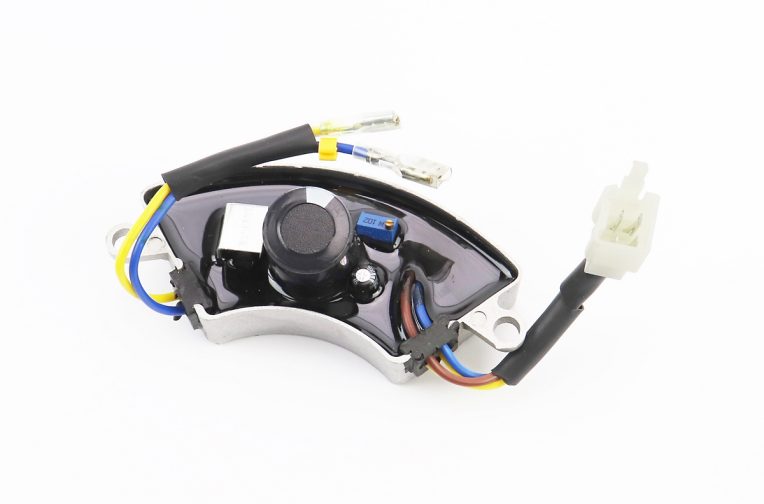 Реле напруги AVR однофазне 2-3,5 кВт (корпус – сегмент, пластик, контакти – 2 “мама” + 4 “тато”, 250V, 220µF)