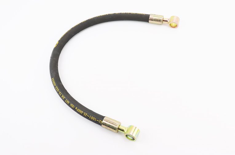 Шланг гидравлический (L-61см, фитинг1 под болт D-18mm, фитинг2 под болт D-18mm)