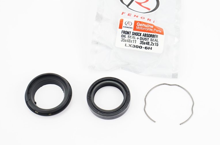 Loncin LX300-6H 300DS Сальник передних амортизаторов 35x48x11 + сальник-пыльник 35×48,2×15 + скоба, к-кт